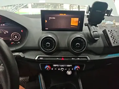 Audi Q2L e-tron