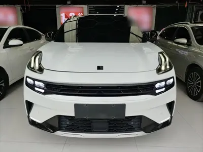 Lynk & Co 06
