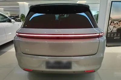 Li Auto L8