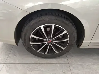 Roewe i5