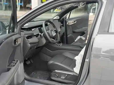 Lynk & Co 06