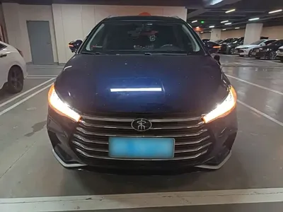 BYD MAX