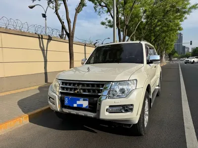 Mitsubishi Pajero (Import)