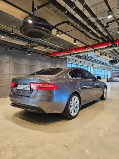 Jaguar XE