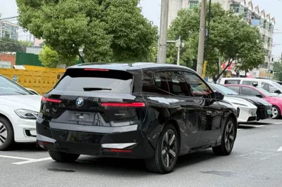 BMW iX