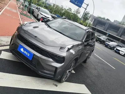 Lynk & Co 01