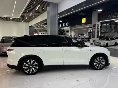 Nio ES8