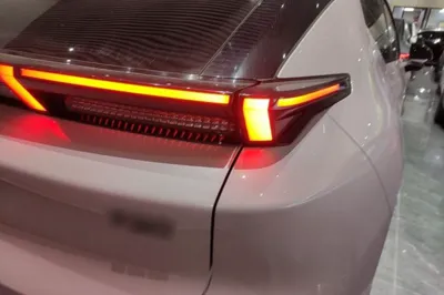Lynk & Co Z20