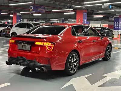 Lynk & Co 03