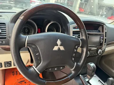Mitsubishi Pajero (Import)