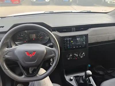 Wuling Hongguang Plus