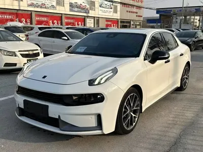 Lynk & Co 03