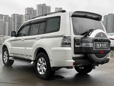 Mitsubishi Pajero (Import)