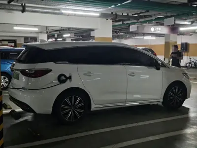 BYD MAX New Energy