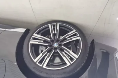 BMW i7