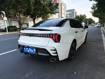 Lynk & Co 03