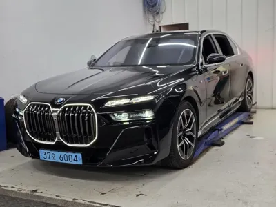 BMW i7