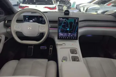 Nio ES8