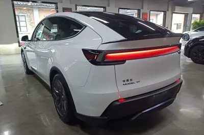 Tesla Model Y L