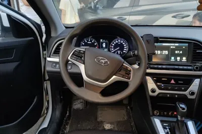 Hyundai Elantra (6th Generation