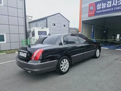 Kia Opirus
