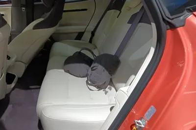 Avatr 06