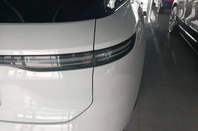 Nio ES8