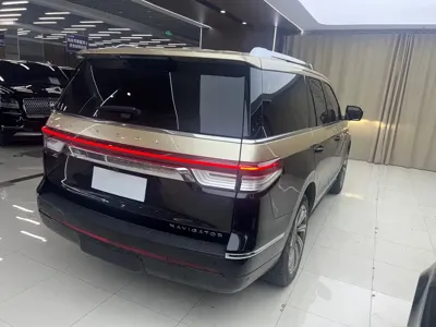 Lincoln Navigator