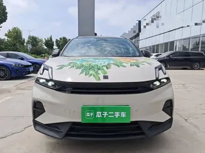 Lynk & Co 06