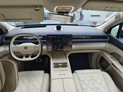 Nio ES8