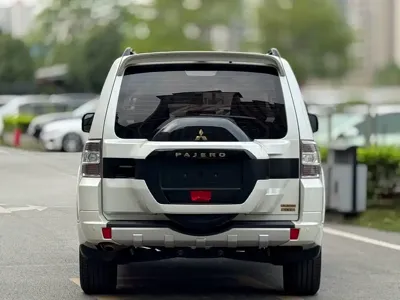 Mitsubishi Pajero (Import)