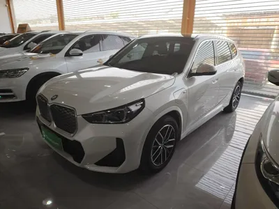 BMW iX1