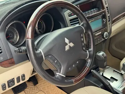 Mitsubishi Pajero (Import)