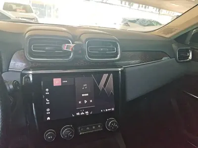 Lynk & Co 02