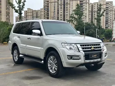 Mitsubishi Pajero (Import)