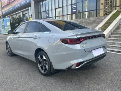 Geely L HiP