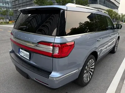 Lincoln Navigator