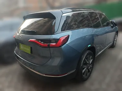 Nio ES8