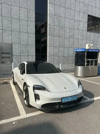 Porsche Taycan