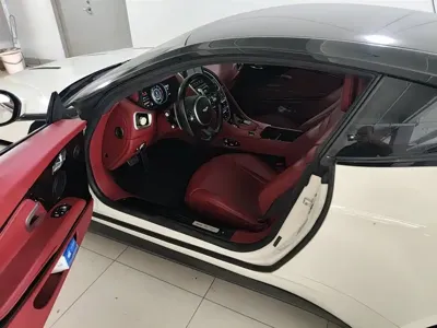 Aston Martin DB11