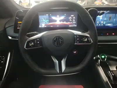 MG MG7
