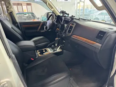 Mitsubishi Pajero (Import)