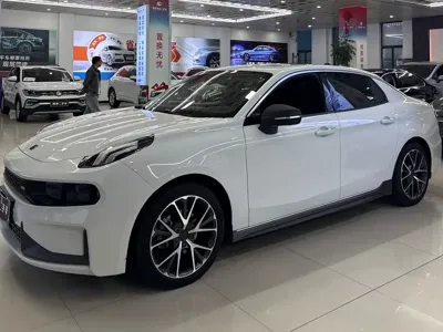 Lynk & Co 03