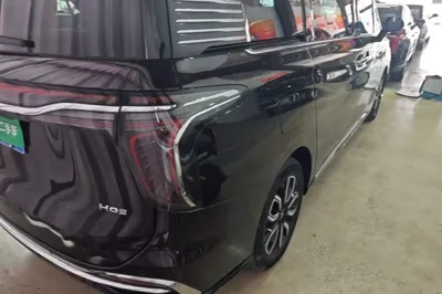 Hongqi HQ9
