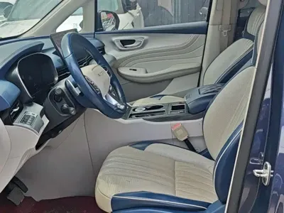 Roewe iMAX8