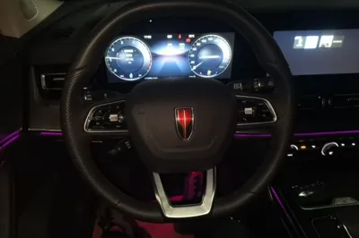 Hongqi HS5