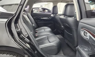 Infiniti M
