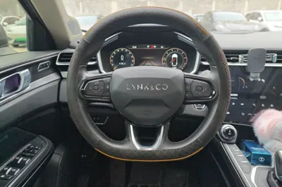Lynk & Co 01