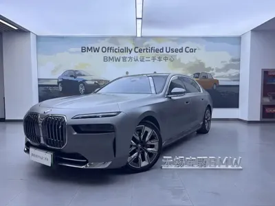 BMW i7