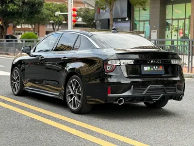 Lynk & Co 03